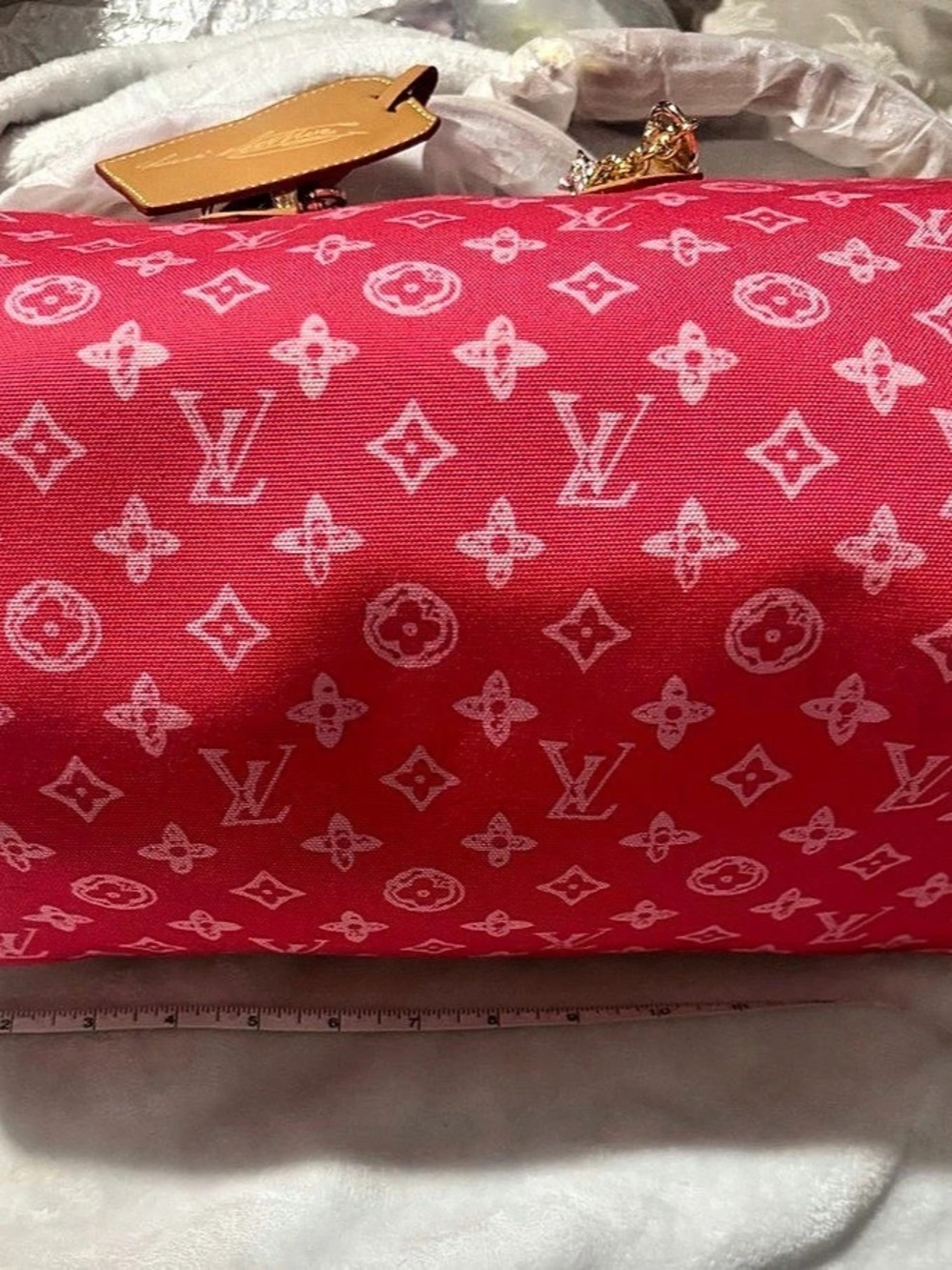 Pink & White Canvas Fashion Duffel Like Bag W/1 Charm - Picture 6 of 9